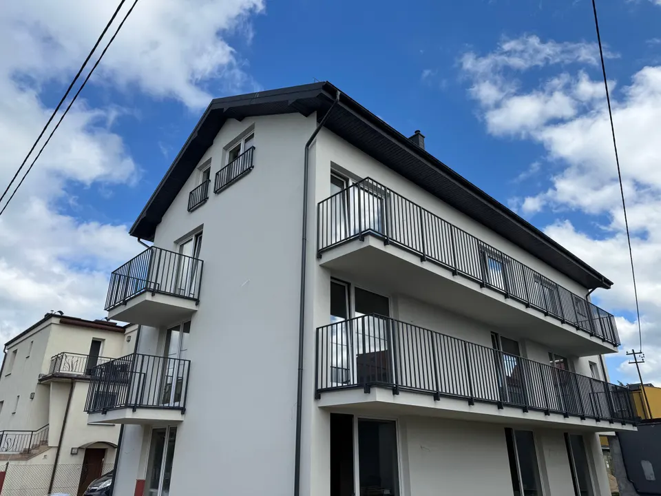 Balustrady balkonowe w pensjonacie w Rewie